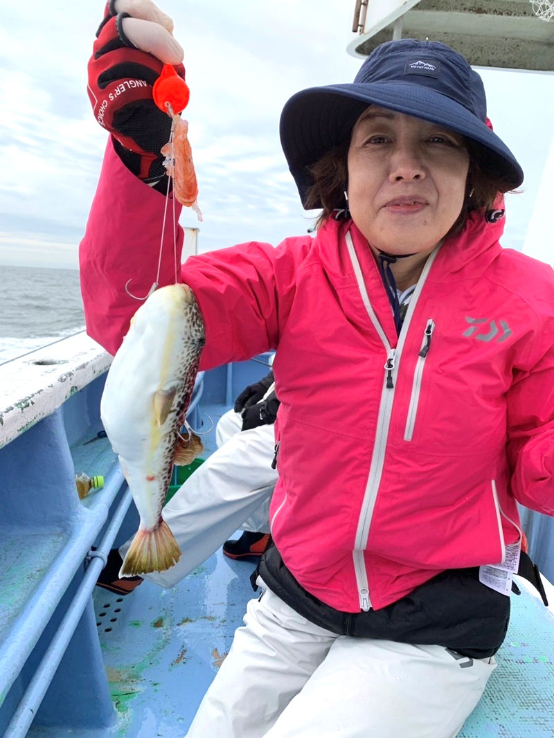 鹿島沖でゲットしたショウサイフグ(写真は「幸栄丸」提供)