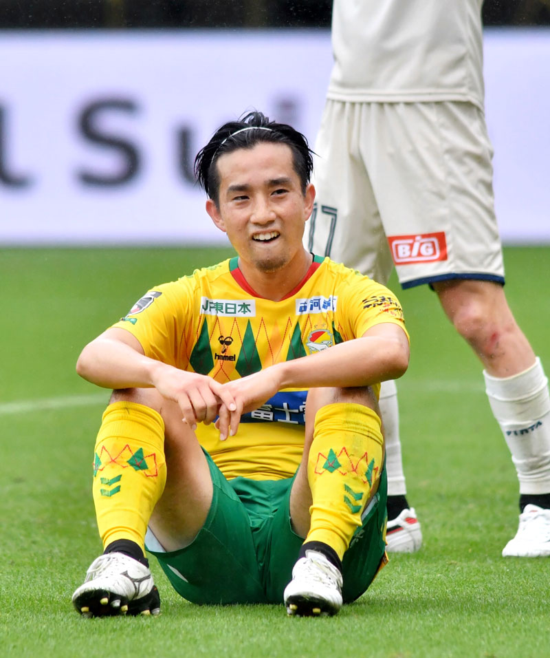 前半３９分、シュートを放つも相手ＧＫの好セーブに阻まれ悔しがる千葉・横山