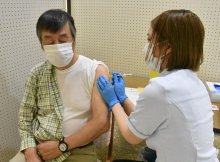 コロナワクチン集団接種　市原でスタート　高齢者対象、初日６０人