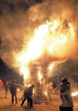 無病願いどんど焼き　コロナ退散へ伝統守る　君津・郡地区