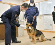 “初手柄”の警察犬エレナ号に感謝状　行方不明の高齢女性を発見、救う　山武署