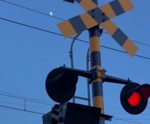 東武野田線で踏切事故　電車と車衝突、１人けが　流山市