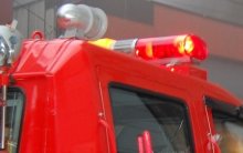 【速報】民家全焼し３棟に延焼、２人が軽傷　「住宅の中から火が…」通報も　松戸・ＪＲ北松戸駅近く