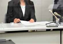 「夫はなぜ自ら命を絶ったのか」　市教委勤務の男性自殺　妻、佐倉市を提訴　教育長が連日叱責、長時間外労働か