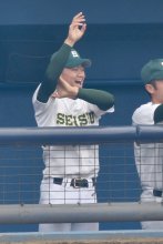 ベンチから鼓舞　注目右腕の専大松戸・平野　第７６回春季千葉県高校野球大会　第２日