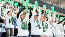 ＜高校野球　専大松戸Ｖ＞　劇的勝利、スタンドにも歓喜の輪　夏こそ全国制覇を