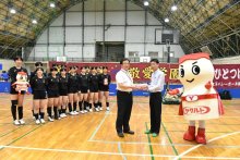 全国高校総体応援　敬愛学園にヤクルト１０００　千葉県ヤクルト販売