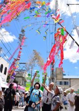 平和の願い　短冊に　ウクライナ避難民が来場、茂原七夕まつり　家族で日本の文化も体験