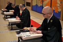 成田山新勝寺、早くも護摩札作り　正月準備始まる　僧侶８人、平穏続くよう願い込め
