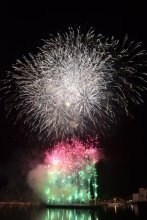 秋空に大輪　４年ぶり船橋の花火　４千発、市民まつりフィナーレ飾る