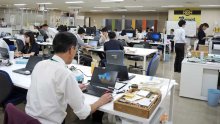 柏市役所、職員の席を自由化　４部７課で「グループアドレス制」導入　部内外連携、業務効率化へ