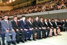千葉大で入学式　２５００人、希望胸に一歩　横手新学長「グローバルに活躍」