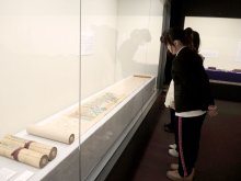 時代超えた人気、資料で　源氏物語写本　注釈書も　松戸・聖徳大　王朝文学に焦点　５２点展示