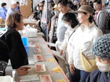 キンメ、生マグロ…　海の幸求め長蛇の列　銚子港水産まつり【写真複数あり】