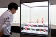 レトロな日用品ずらり　戦後占領下、輸出１２５点を紹介　東金・城国大の水田美術館