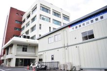 路上で下着かぶり徘徊容疑　５１歳逮捕「動画視聴増やすため」　市川署