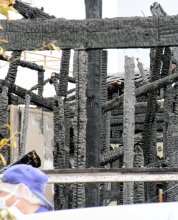 茂原で住宅全焼、焼け跡から不明遺体　住人とみられる２人と連絡取れず
