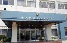 中学生への傷害容疑、５４歳逮捕　船橋　正座させた上、髪つかんで倒したり首を締め上げたか