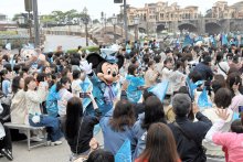 ディズニーシー開園２５周年イベントが開幕　”ジュビリーブルー”でお祝い