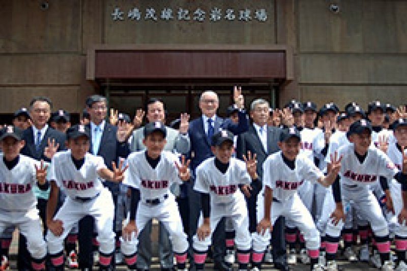 おめでとう！ミスター　佐倉市民３１００人祝福　名前冠した球場「永遠に」　長嶋氏に市民栄誉賞