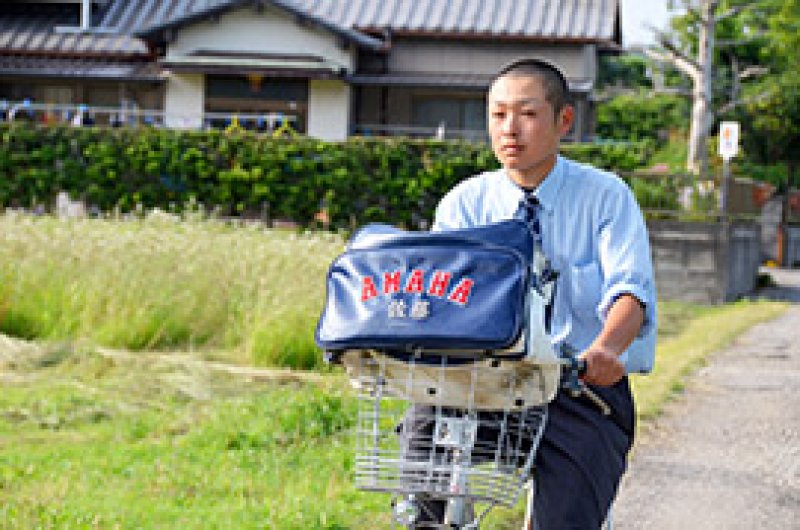 暑くても、寒くても、ほぼ毎日、相棒のママチャリで２０キロの道のりを行く＝富津市