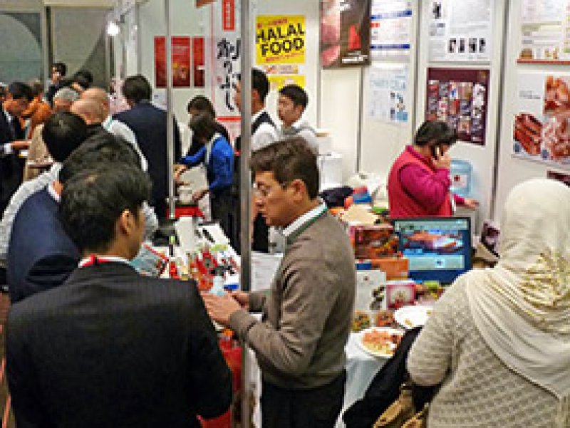国内初のイスラム市場向け展示会「ハラールエキスポ」。開業２５周年を迎えた幕張メッセでは今年も多彩な催しが開かれた＝１１月２６日、千葉市美浜区