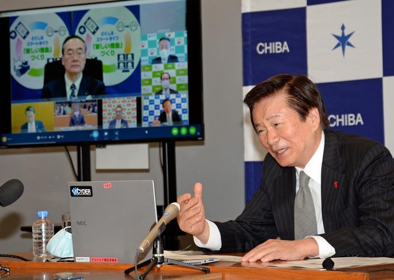 全国知事会のテレビ会議で、若年層への警戒呼び掛けを強化していると説明する森田知事＝６日、県庁
