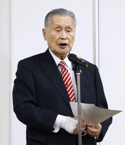 スポーツ団体の理事起用を巡る女性蔑視発言を撤回し謝罪した東京五輪・パ ラリンピック組織委員会の森喜朗会長＝４日、東京都中央区（共同）