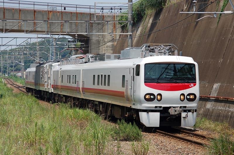 電車線モニタリングを行う検測車（ＪＲ東日本千葉支社提供）

