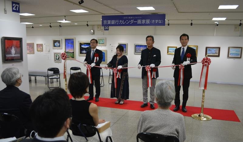 千葉ゆかりの画家作品が集まった展覧会の開幕式＝６日、船橋市本町の東武百貨店船橋店
