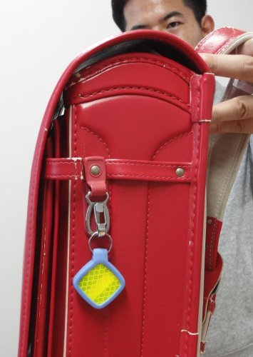 福岡市のベンチャー企業「ｏｔｔａ」が開発した、子どもの居場所を把握するための発信器（共同）