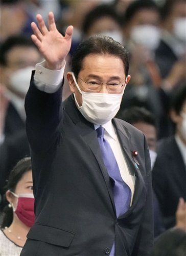 自民党の新総裁に選出された岸田前政調会長＝２９日午後３時４分、東京都内のホテル（共同）