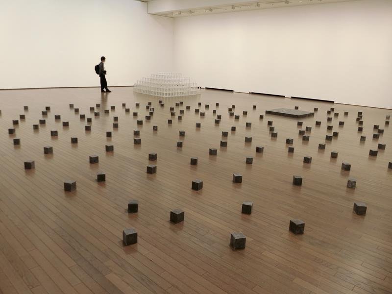 「ミニマル／コンセプチュアル」の展示風景＝佐倉市
