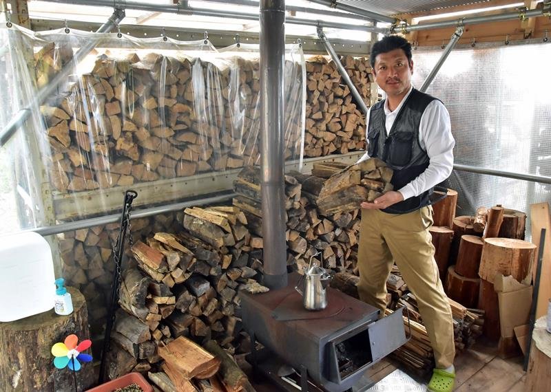 「山を生かし地域に貢献したい」と話す石坂社長＝大多喜町
