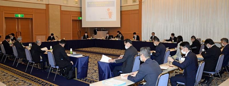 次期千葉県立高校改革推進プランの「計画原案」を議論する策定懇談会の委員
