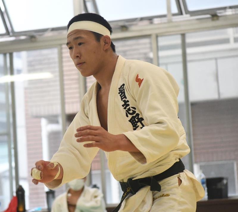 ３月の全国高校柔道選手権男子個人８１キロ級で優勝した習志野の鎌倉啓太郎＝習志野市
