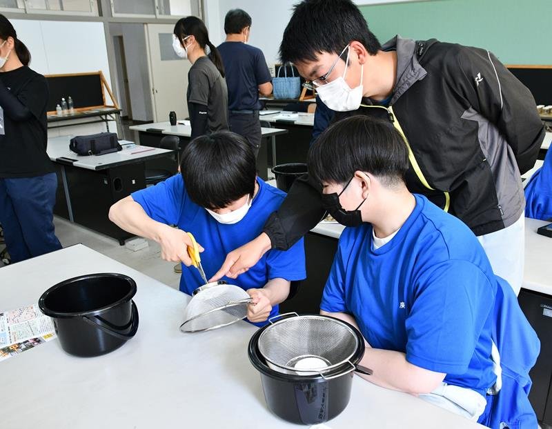 稲作の天敵　ジャンボタニシ捕獲大作戦　多古高校×農業大学校　農薬使わずドッグフードでわな製作