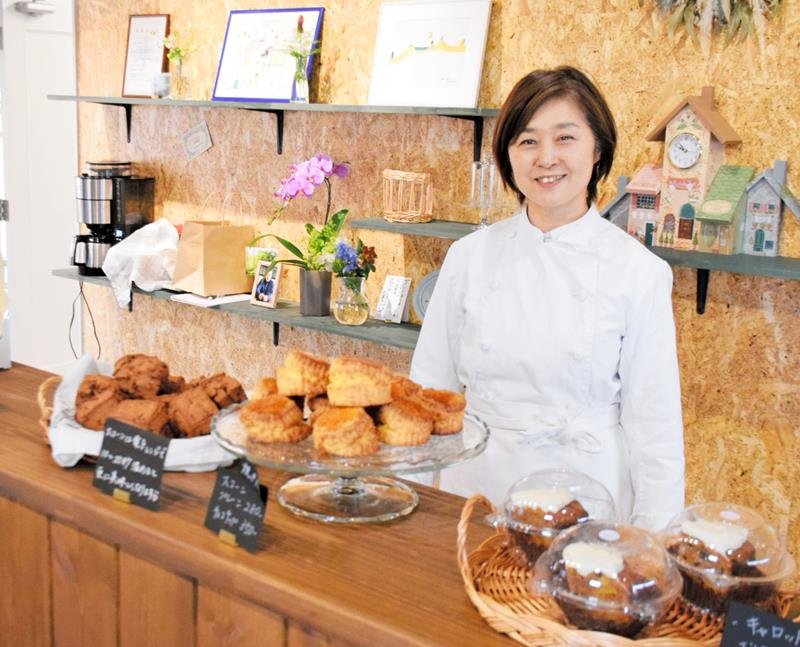店を切り盛りする関佳代子さん＝銚子市
