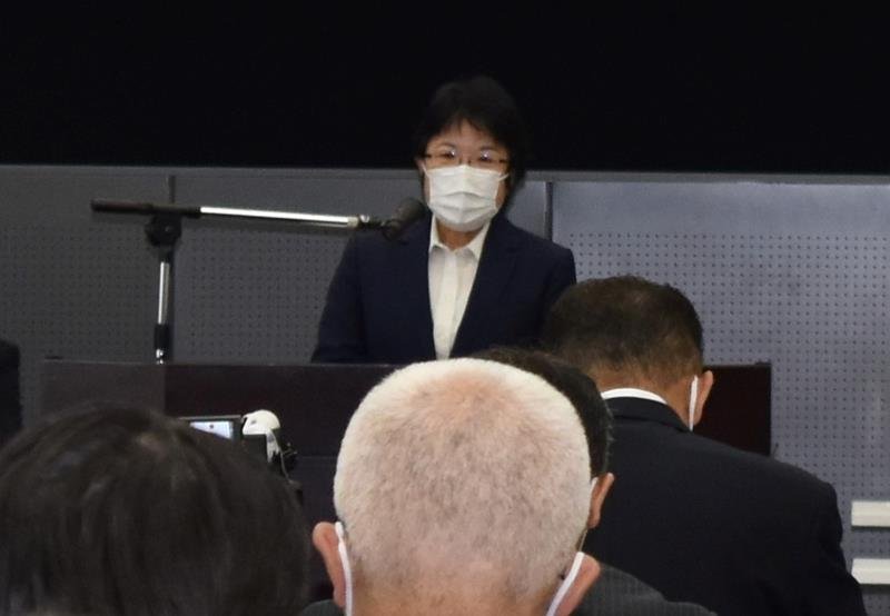 署長会議で訓示する田中本部長＝１７日午前、県警本部
