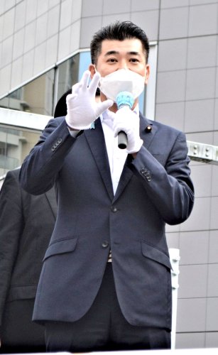 演説する立憲民主党の泉代表＝２０日、船橋市