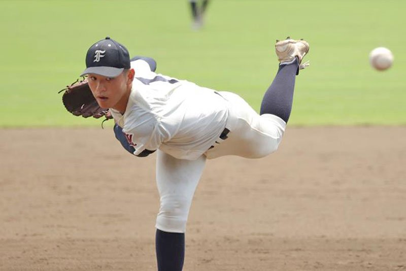中央学院－市船橋　５回から２番手で登板した市船橋の森本哲星＝県総合ＳＣ
