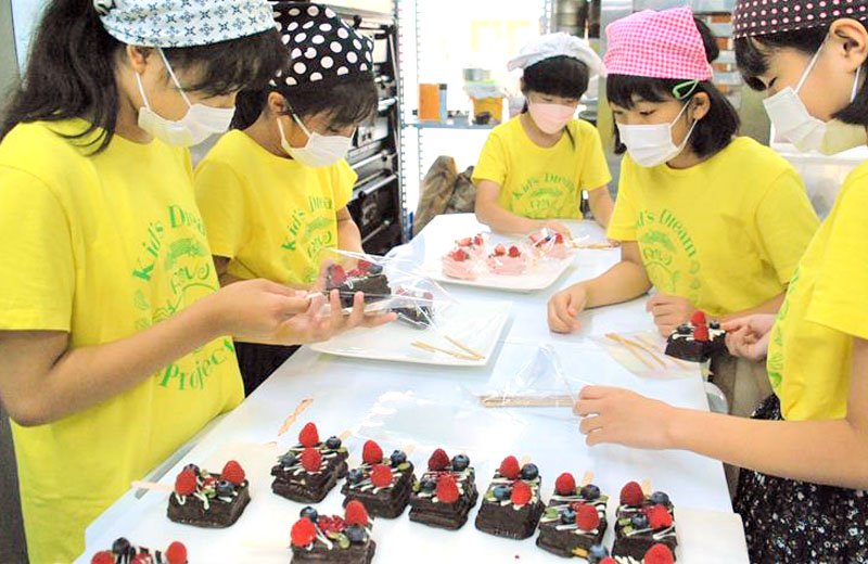 小学生が考案「ぺろぺろケーキ」いかが　茂原の洋菓子店「レーヴ」　中学生が創作「ブラウニー」も