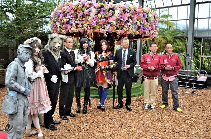 本社に隣接する京成バラ園では、自慢の庭園や温室を引き立てる体験演出も積極的に展開している＝八千代市
