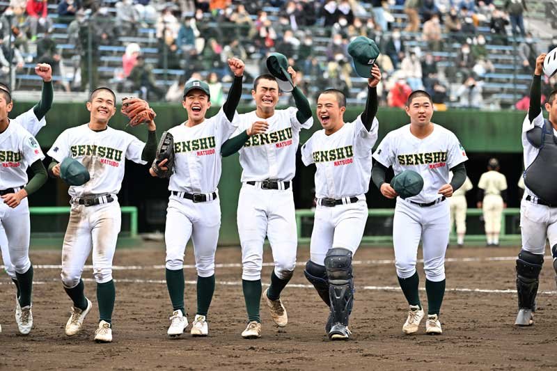 専大松戸―作新学院　勝利した専大松戸ナイン＝大宮公園