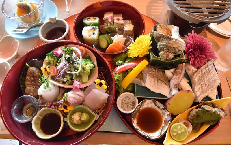 １０周年を機にリニューアルされた「館山炙り海鮮丼」
