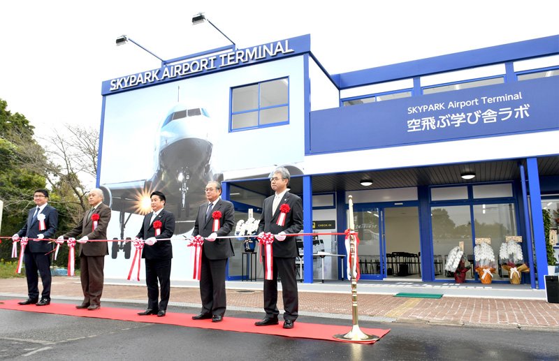 航空教育の聖地を目指し、航空科学博物館の敷地内にオープンした空飛ぶ学び舎ラボ