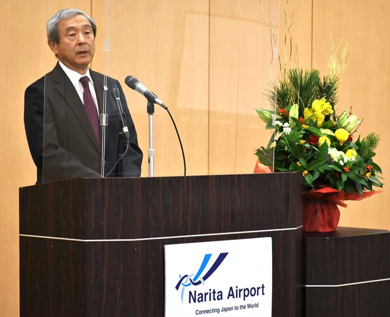 仕事始め式で訓示する田村社長＝４日、成田市のＮＡＡ本社