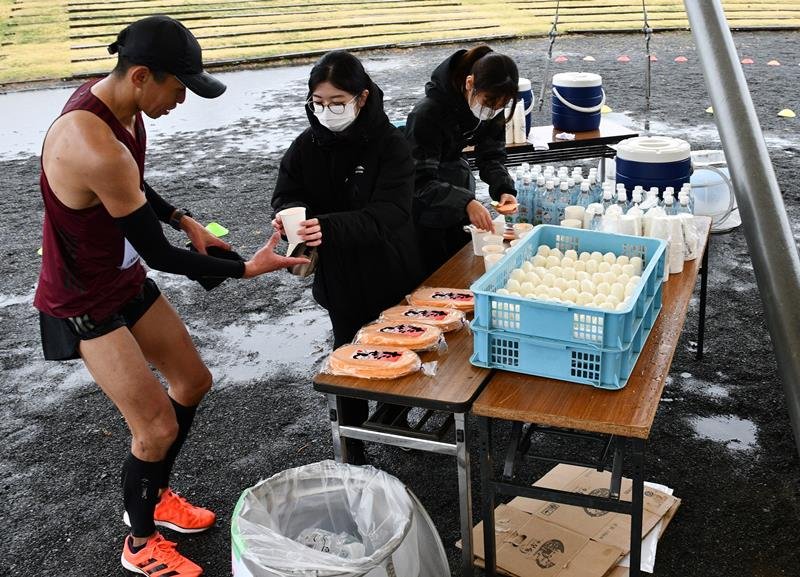 多古で凧揚げゴールへ快走　米、煎餅…食のもてなしも　ＴＡＫＯＴＡＫＯ　ＲＵＮ！　“たこ”尽くし初のマラソン大会
