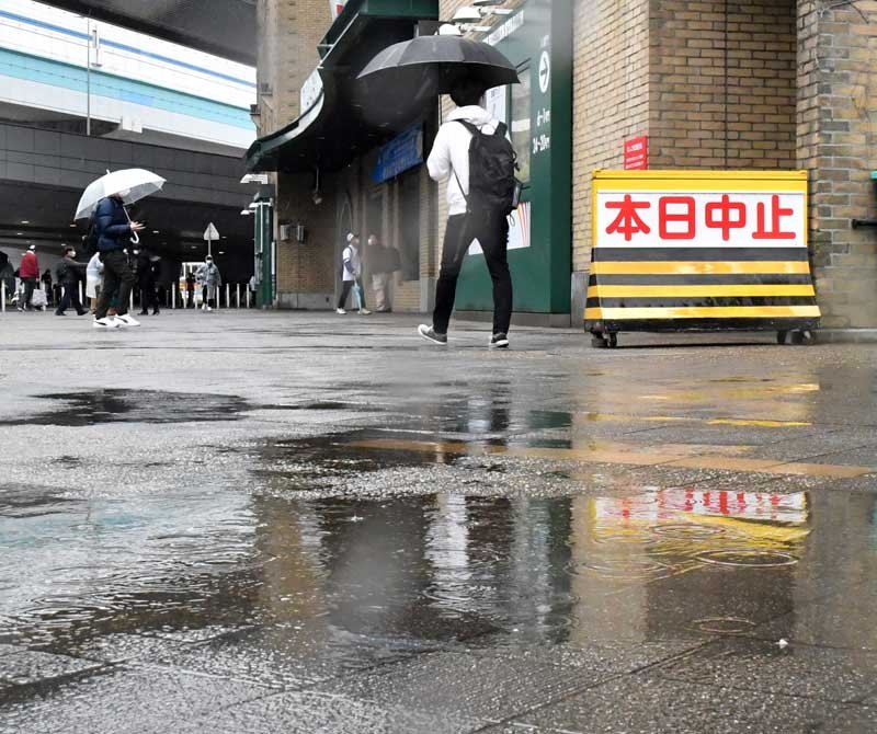 選抜高校野球大会第８日は雨天中止。２７日に順延となった＝甲子園