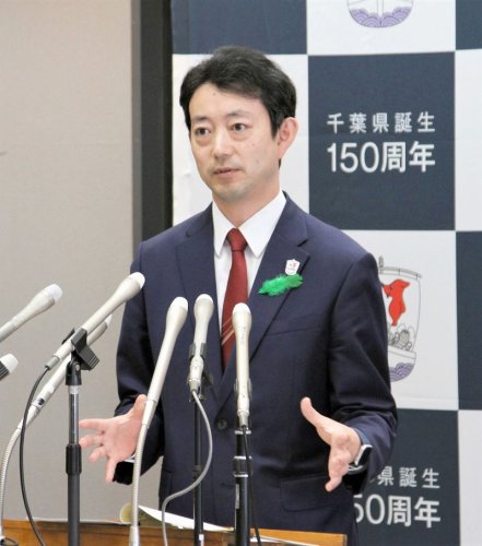 定例記者会見で質問に答える熊谷知事＝２０日、千葉県庁